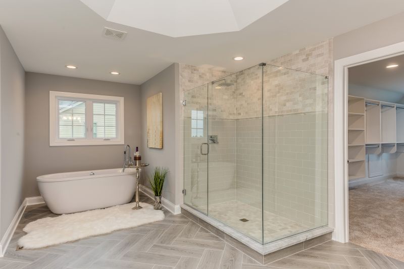 Freestanding Bathtub in a Spacious Layout